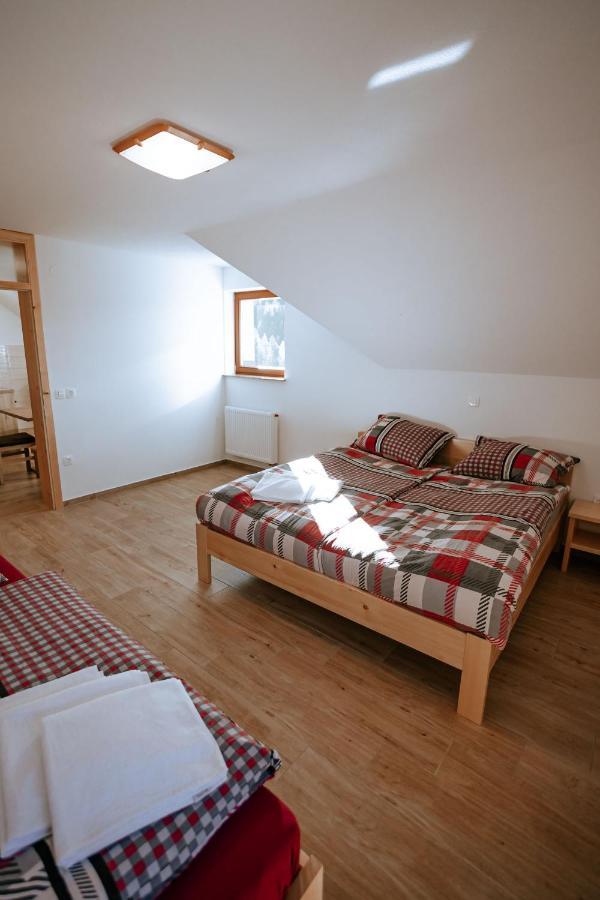 Apartments Cenda Zelezniki Eksteriør billede