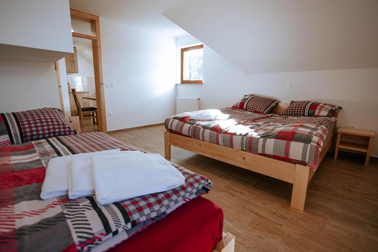 Apartments Cenda Zelezniki Eksteriør billede
