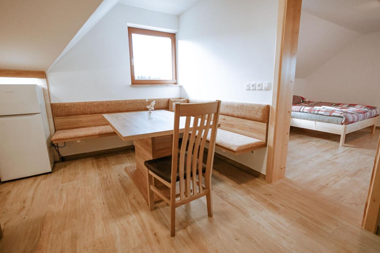Apartments Cenda Zelezniki Eksteriør billede