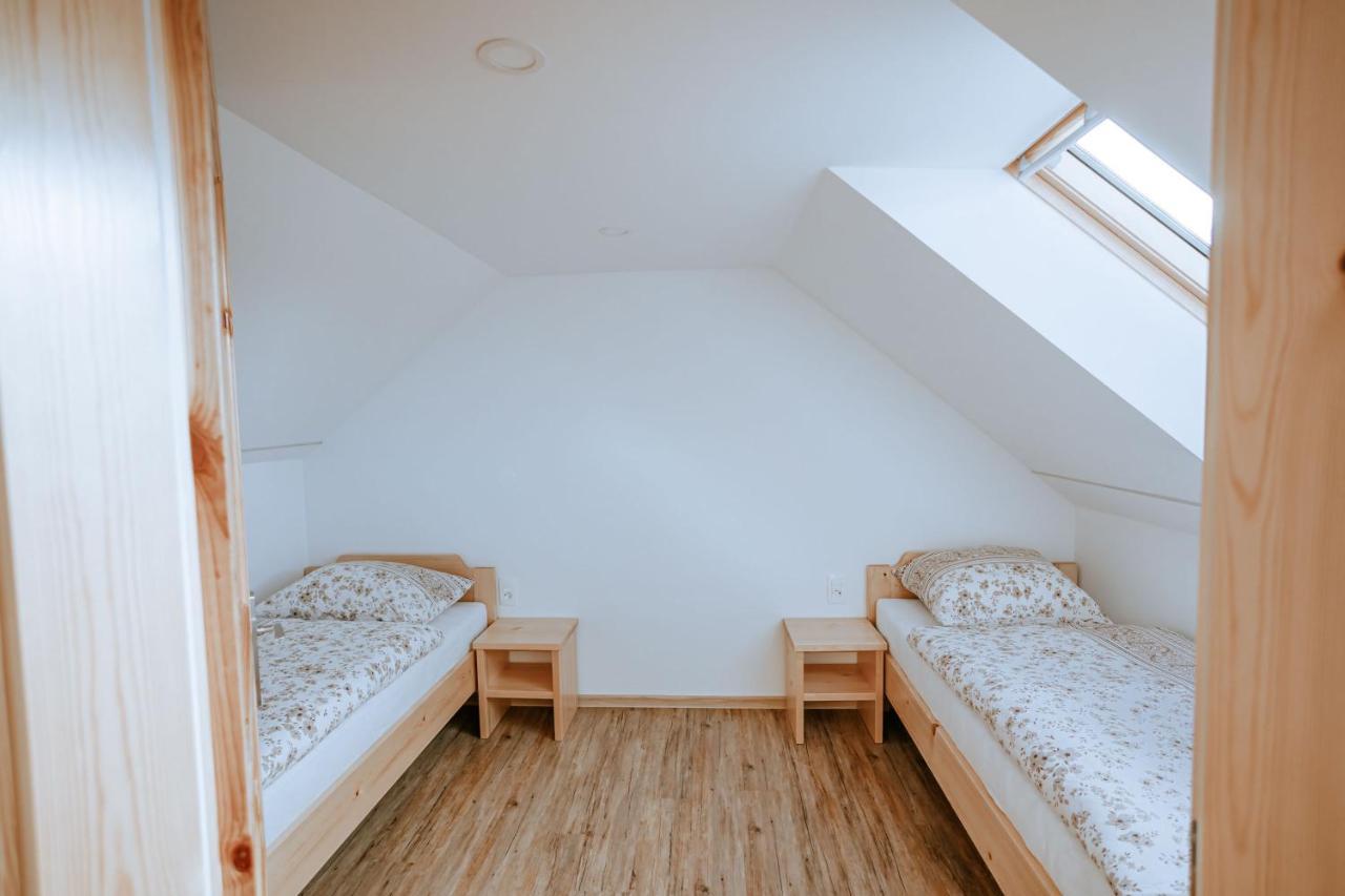 Apartments Cenda Zelezniki Eksteriør billede