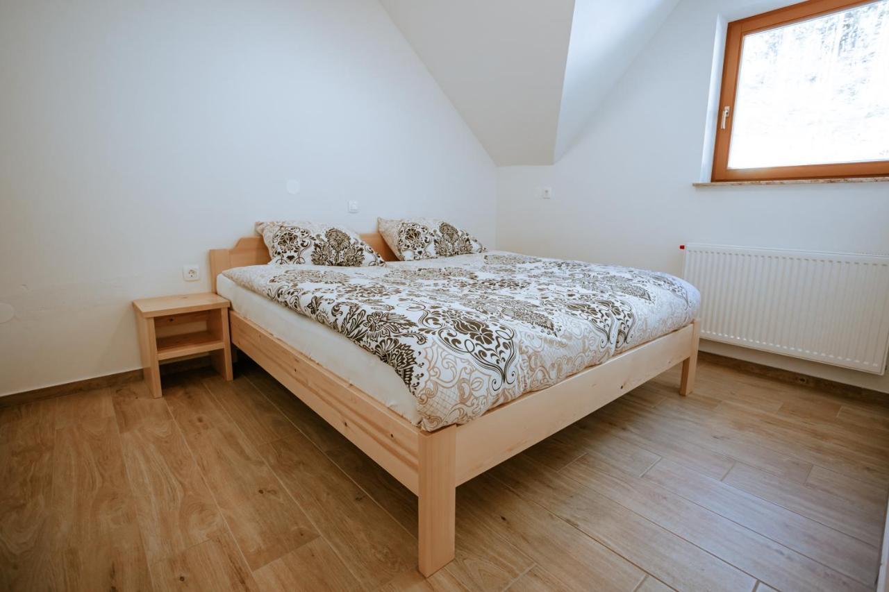 Apartments Cenda Zelezniki Eksteriør billede